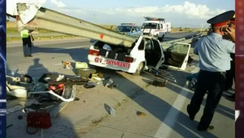 В жутком ДТП в ЮКО погибли двое, еще трое в тяжелом состоянии