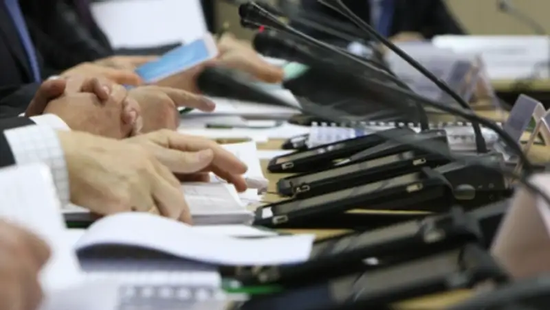 Госслужащим РФ хотят запретить использовать Google, Yahoo и WhatsApp