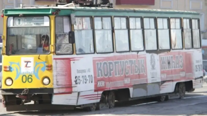 В Усть-Каменогорске водитель, задавившая пешехода, продолжает работать в трамвайном парке