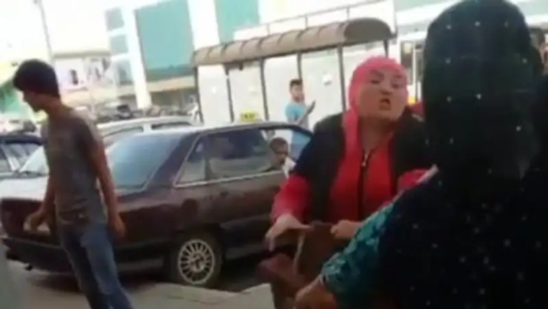 Очевидцы засняли драку пожилых женщин в Караганде