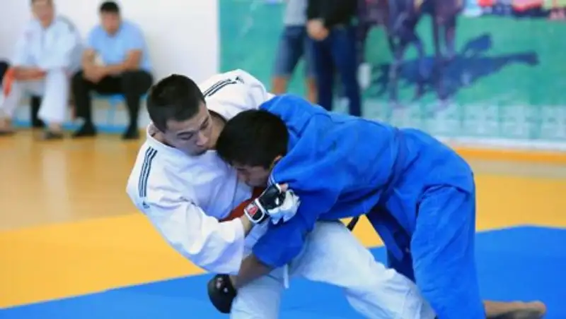 Казахстанец отдал победу своему земляку в финале ЧА по джиу-джитсу