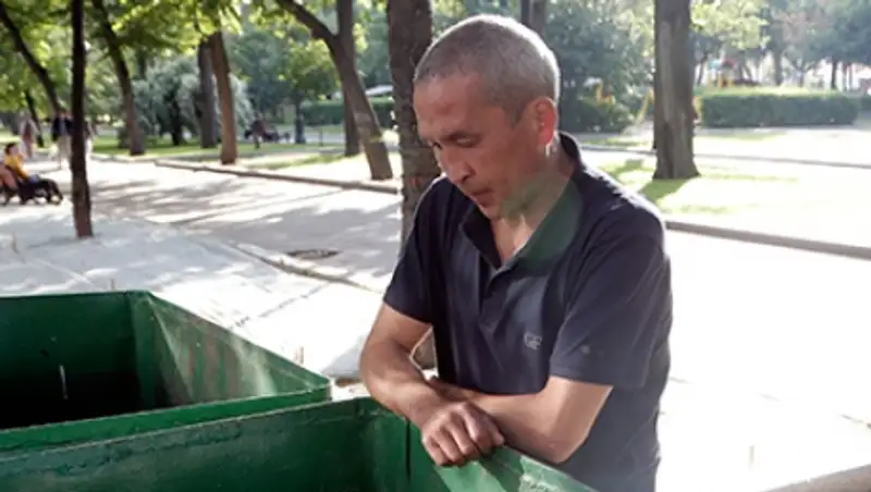 Московский бомж-блогер запустил кампанию по сбору денег на новые зубы