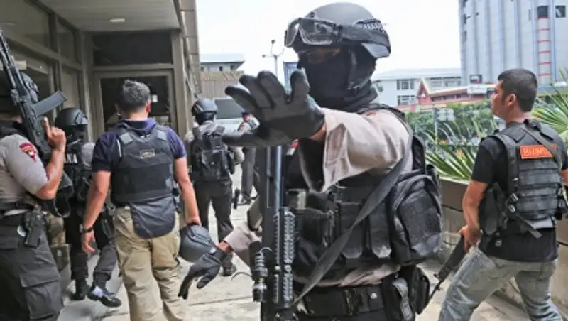 Полиция: террористы в Джакарте пытались повторить парижский сценарий