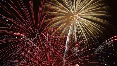 Жители Караганды отпраздновали укладку нового асфальта салютом , фото - Новости Zakon.kz от 30.07.2023 07:27