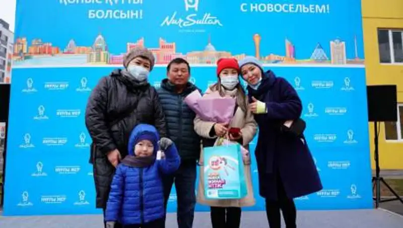 Жилье по программе "Нурлы Жер" выдали жителям столицы накануне Дня учителя