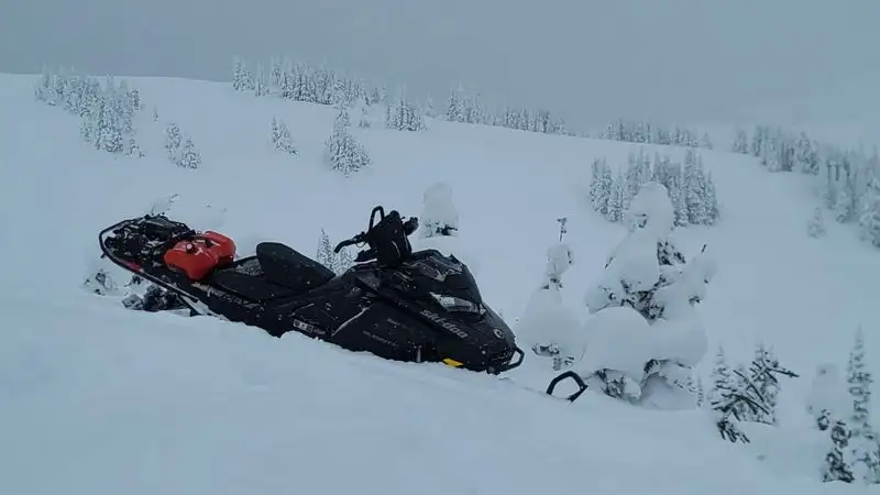 Медики рассказали о состоянии пострадавших от наезда снегохода близ Актобе