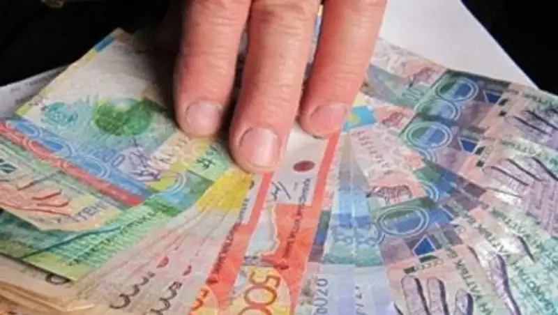 Родители казахстанских школьников заявляют, что поборы в учебных заведениях продолжаются