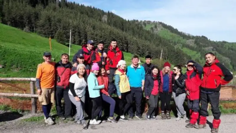 В алматинских горах заблудились альпинисты, совершившие восхождение на пик Букреева