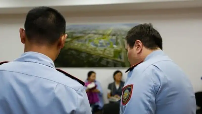 У жителя Кокшетау лжеполицейские вымогали деньги