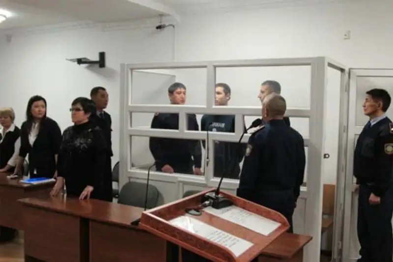 Челах признан виновным в убийстве 15 человек и приговорен к пожизненному заключению (фото), фото - Новости Zakon.kz от 11.12.2012 23:50