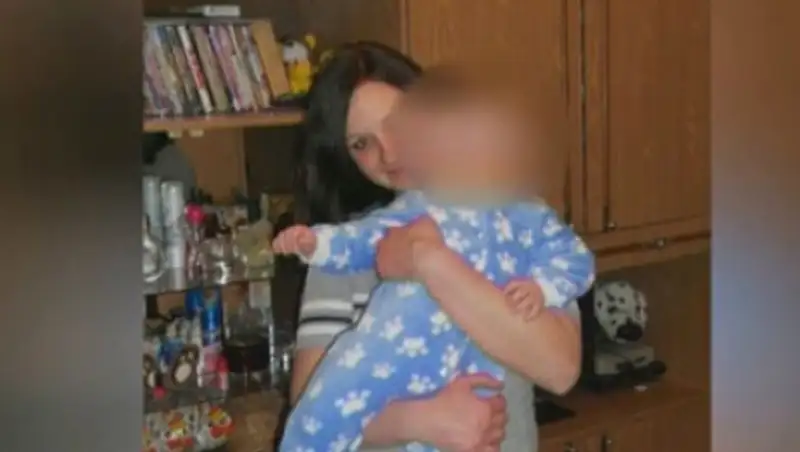 У москвички, выбросившей сына в окно, уже забирали детей