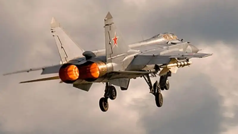 Опасный маневр истребителя МиГ-31