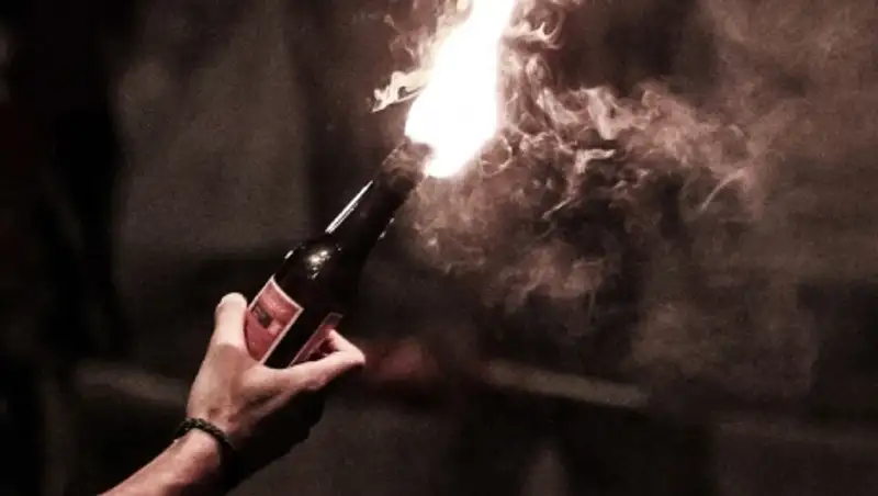 Американское посольство в Ташкенте забросали коктейлями Молотова