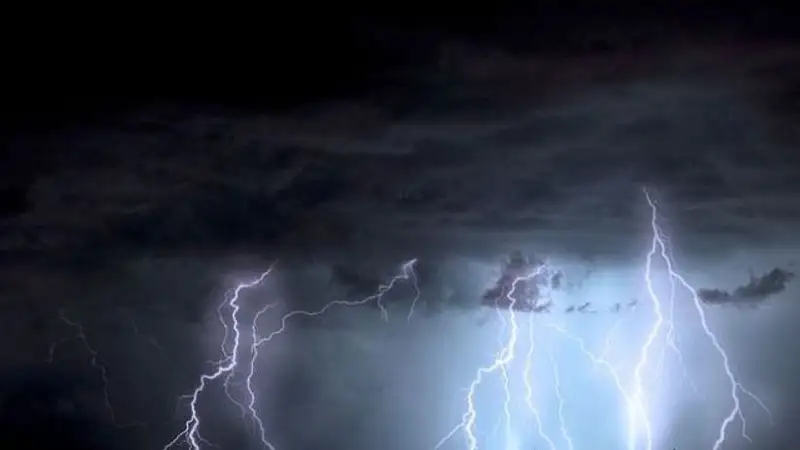 Штормовое предупреждение объявлено в Алматы