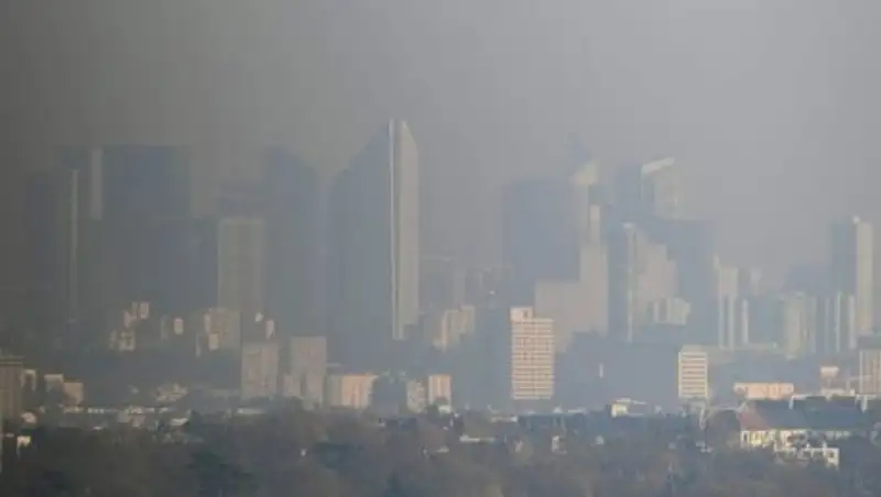 В Париже наблюдается самое сильное загрязнение воздуха за 10 лет