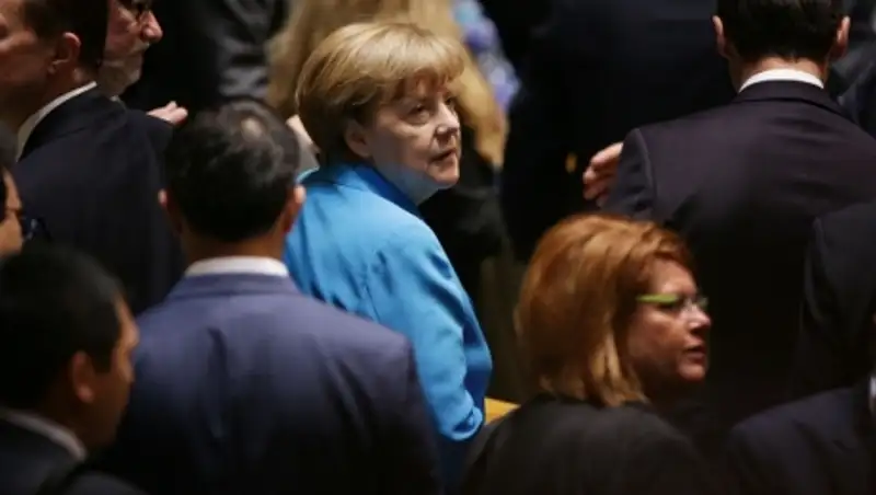 СМИ: ситуация с беженцами - самое серьезное испытание для Меркель за 10 лет