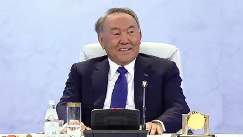 Кто поздравил Назарбаева