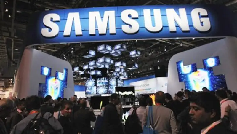 Samsung запатентовала полностью безрамочный смартфон