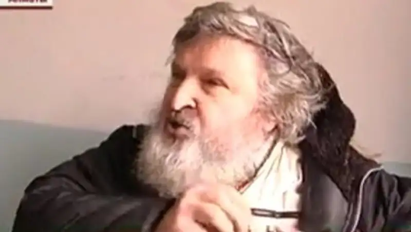 Житель Алматы устроил в квартире зловонную свалку