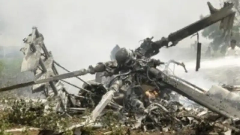 В Японии вертолет упал на жилой район