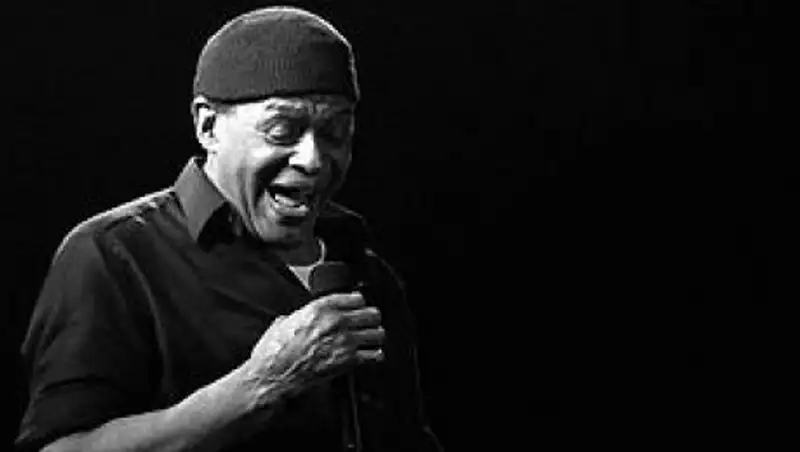 Семикратный обладатель "Грэмми" джазмен Эл Джерро умер в возрасте 76 лет