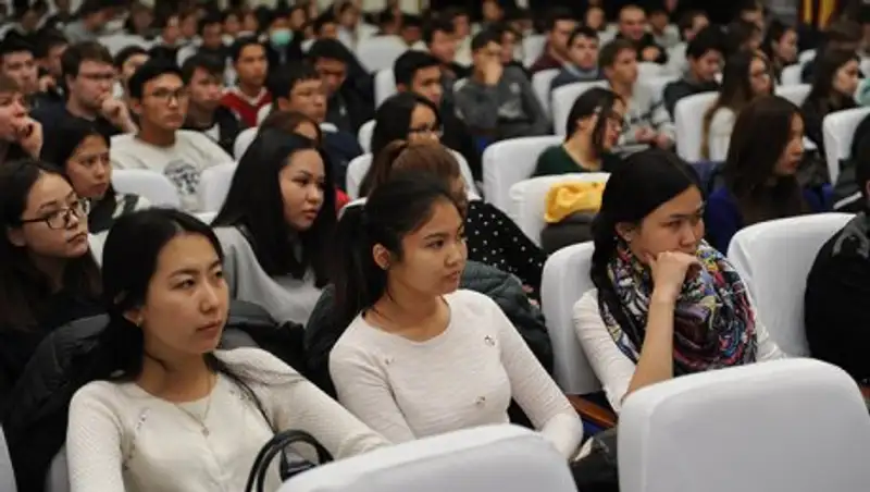 Студенты и преподаватели КарГТУ обсудили особенности перевода казахского языка на латинский алфавит