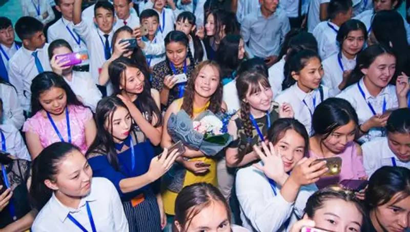 30 учеников сельских школ получили гранты в международные ВУЗы по программе IQanat