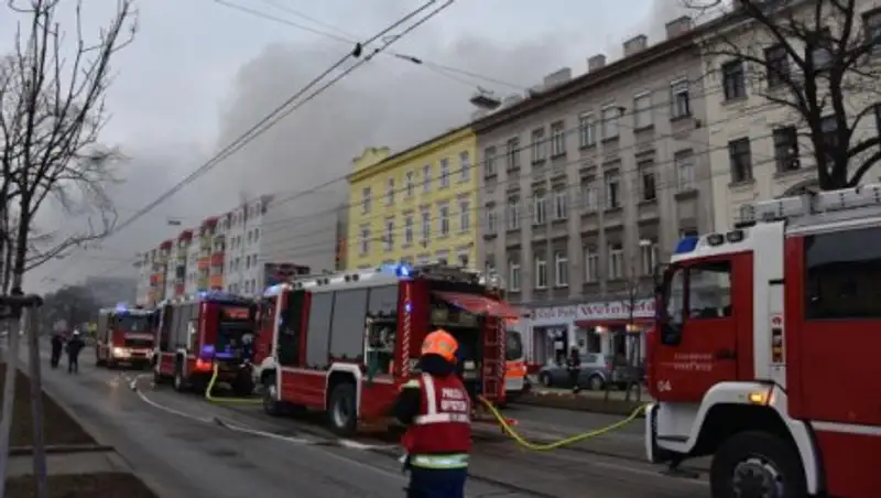 Мощный взрыв прогремел в жилом доме в Вене