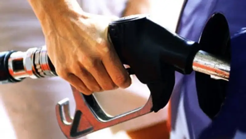 Эксперты: казахстанцам не стоит ожидать снижения цен на бензин