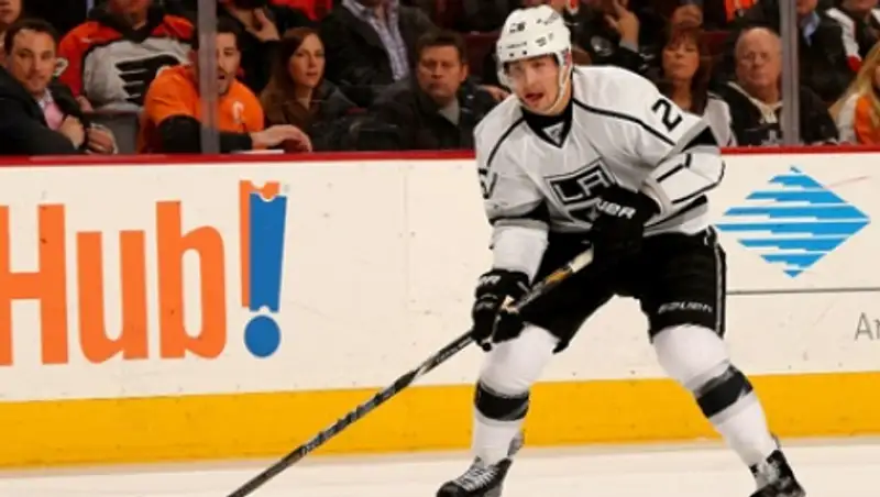 Хоккеист Войнов решил добиваться отмены временной дисквалификации