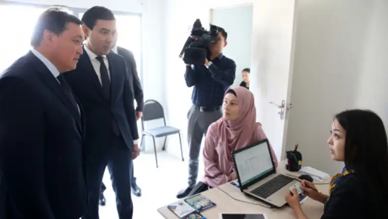 Мамин ознакомился с ходом реализации соцпроектов "Жас кәсіпкер" и "Бастау бизнес"