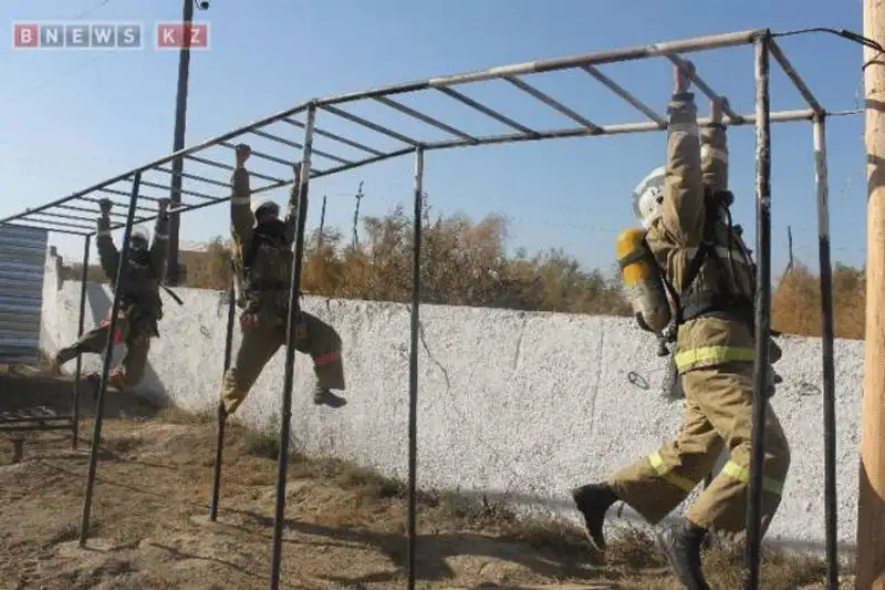 В Кызылорде у пожарных появилась площадка для экстремальных тренировок (фото), фото - Новости Zakon.kz от 26.10.2013 22:46