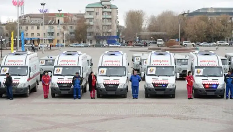 Кызылординским медикам вручили ключи от автомобилей