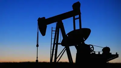 Цены на нефть колеблются из-за настроений инвесторов