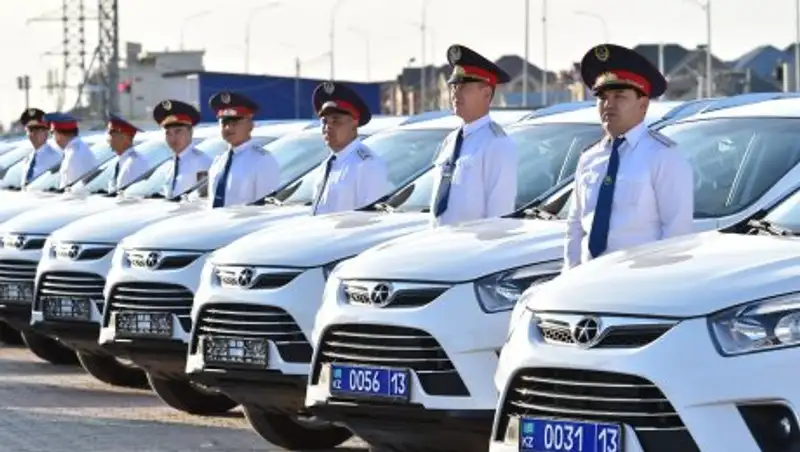 В ЮКО Местной полиции вручены ключи от 143 служебных автомобилей