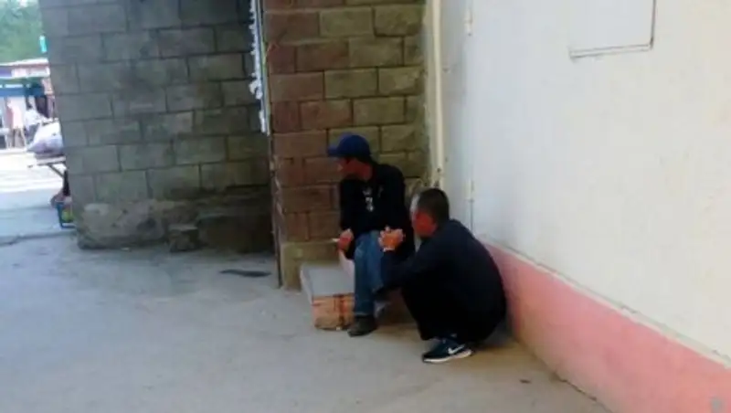 Аким Капшагая потребовал от полиции убрать бомжатник из центра города