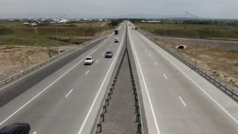 Акиматы Астаны и Алматы будут определять платные дороги 