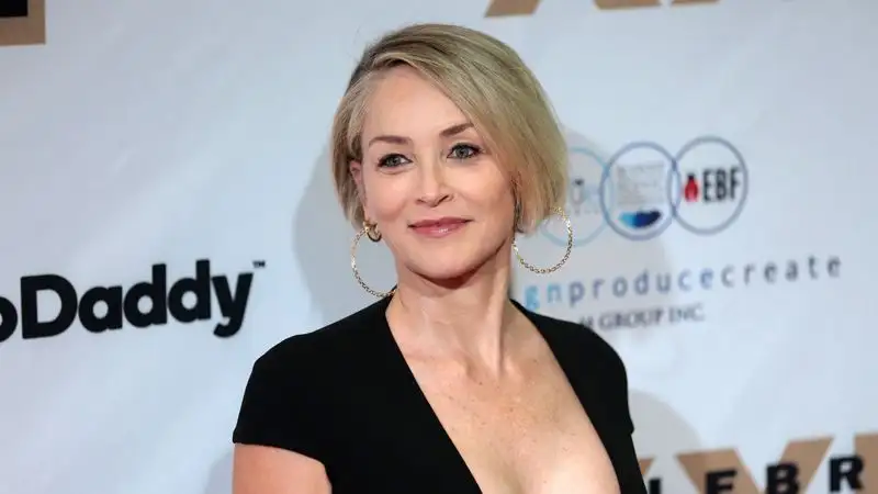 65-летняя Шэрон Стоун в бикини поразила поклонников