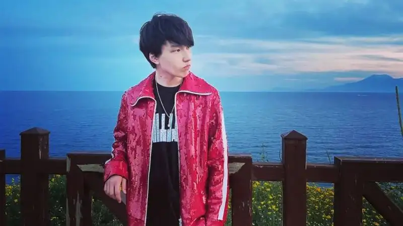 Брат Димаша Кудайбергена растрогал фанатов игрой на пианино