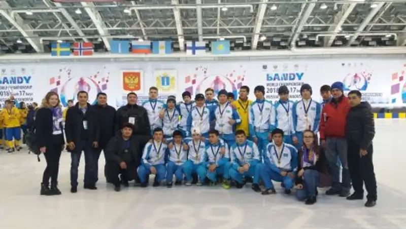 Юношеская сборная Казахстана по хоккею с мячом взяла бронзу