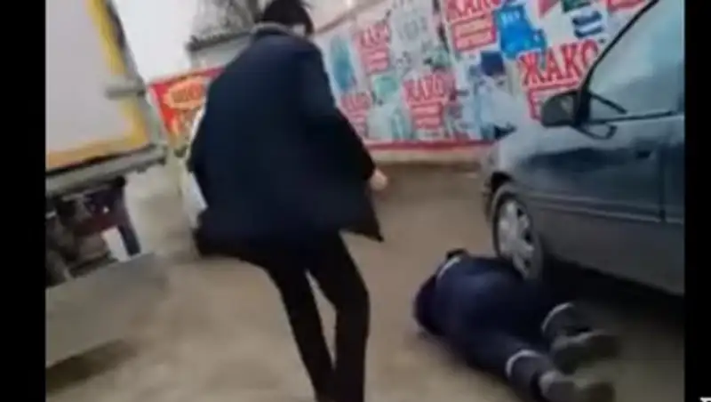 В Актау один водитель напал на другого