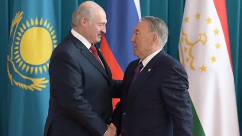 Лукашенко поздравил Назарбаева с круглой датой