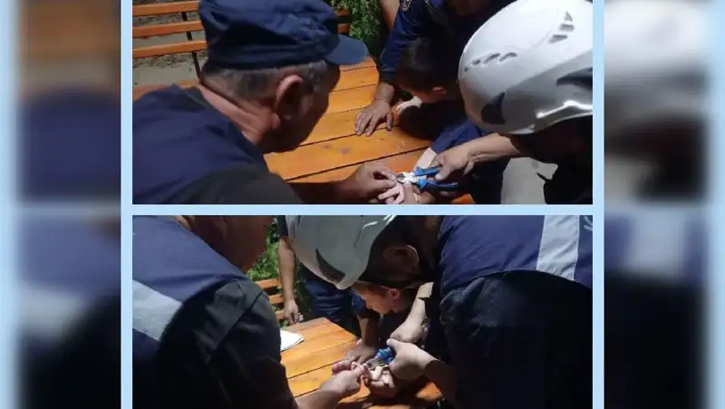 Спасатели Шымкента помогли 5-летнему мальчику снять кольцо с отекшего пальца