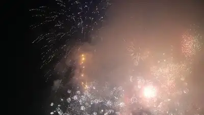 отмена фейерверка, фото - Новости Zakon.kz от 31.12.2021 10:05