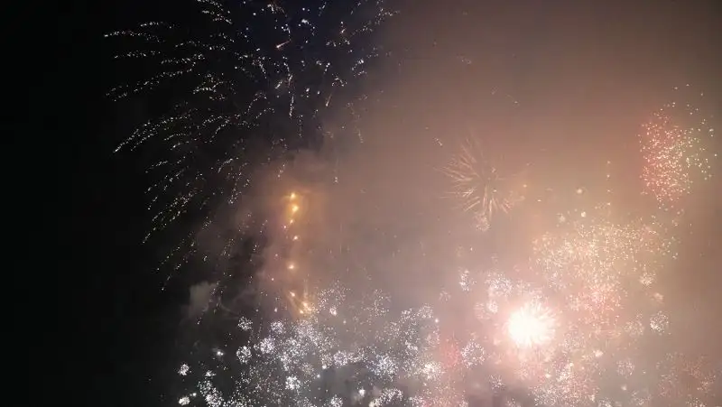 Еще в одном городе Казахстана отменили новогодний салют