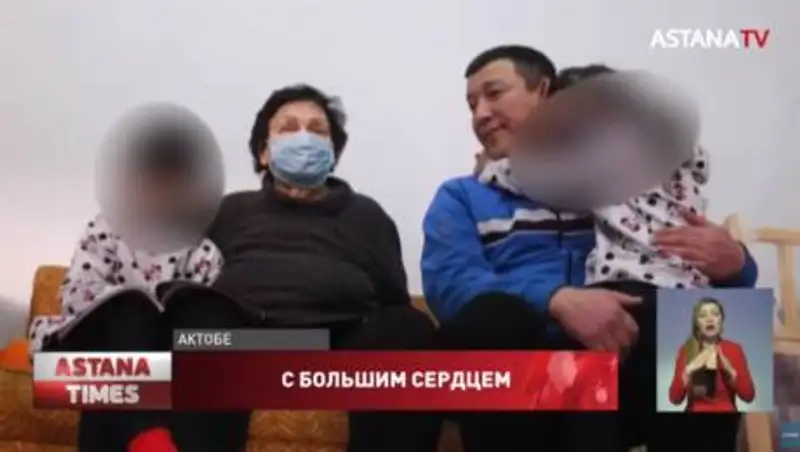 Полицейский приютил бездомную бабушку, которую выгнал внук