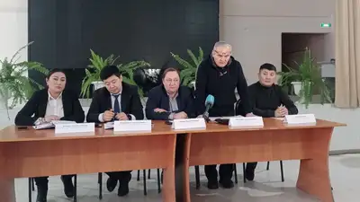 В Семее выясняли причины схода автобусов с маршрутов, фото - Новости Zakon.kz от 08.12.2022 11:56