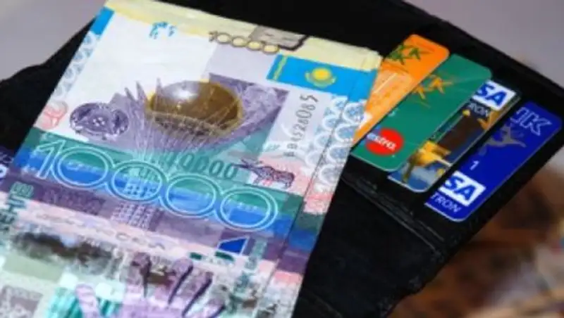 Казахстанцам порекомендовали открывать вклады в нескольких банках