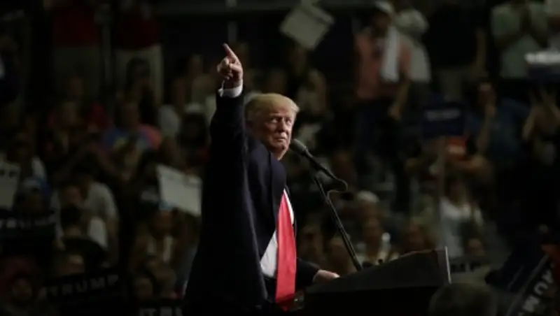 Трамп почти сравнялся с Клинтон по общественной поддержке в США