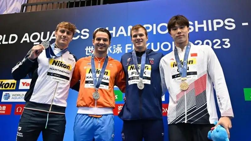 На ЧМ-2023 по плаванию вручили три "серебра" в одном заплыве
